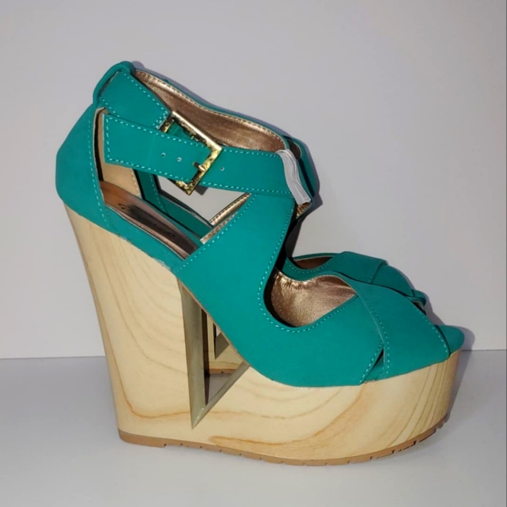 Ankle-strap Wedge